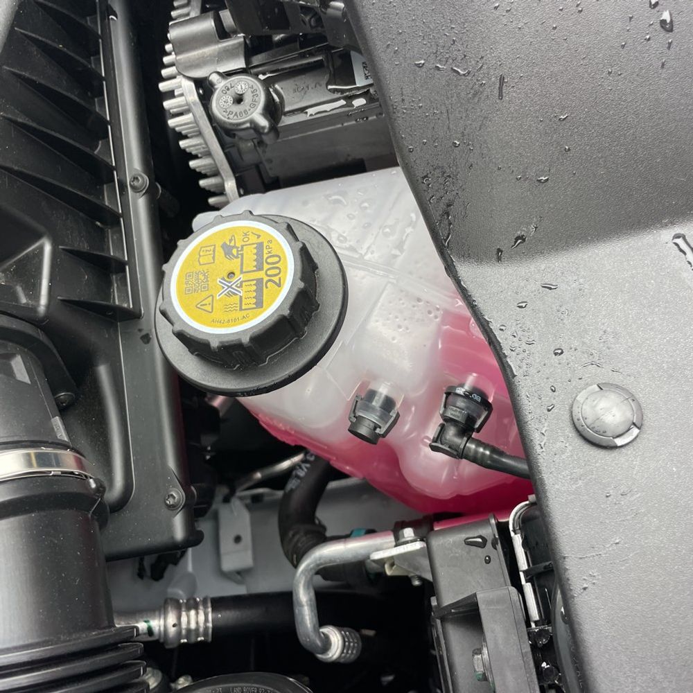 2025 Land Rover Defender 130 V8 P500