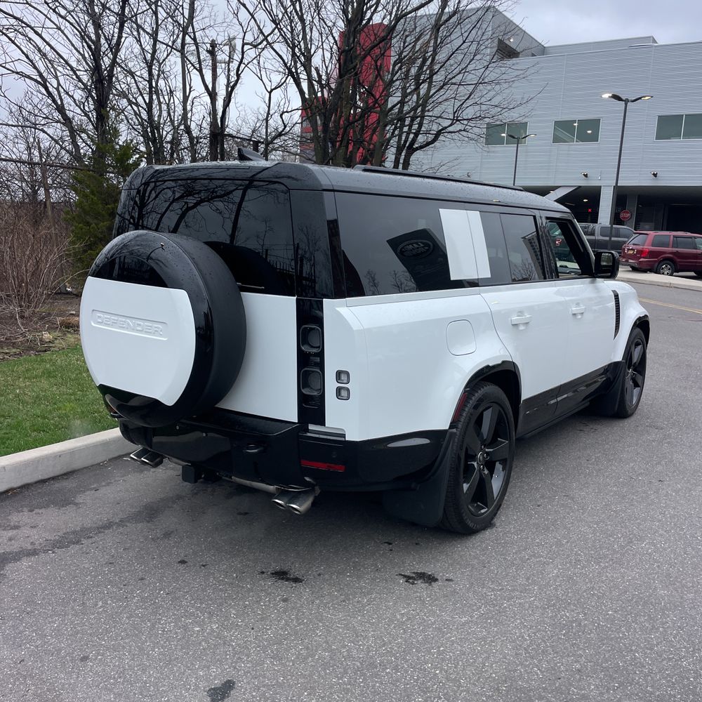 2025 Land Rover Defender 130 V8 P500
