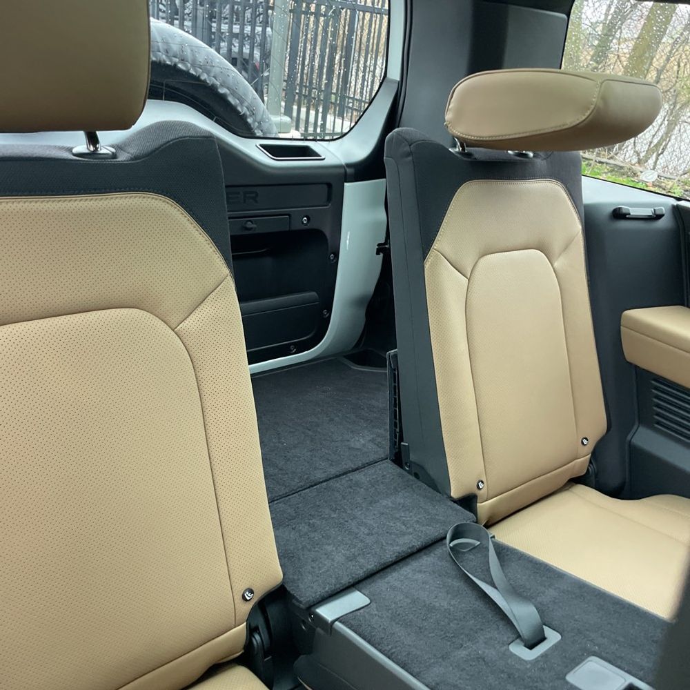 2025 Land Rover Defender 130 V8 P500