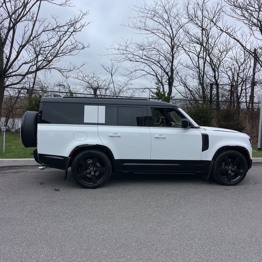 2025 Land Rover Defender 130 V8 P500