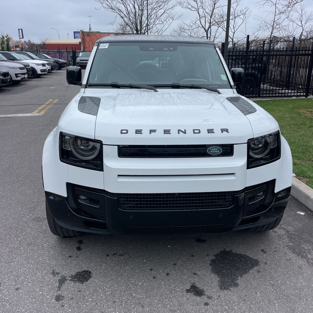 2025 Land Rover Defender 130 V8 P500
