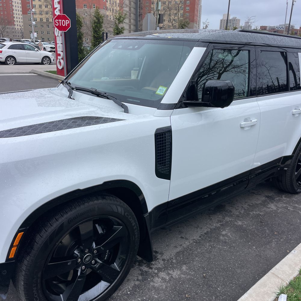 2025 Land Rover Defender 130 V8 P500