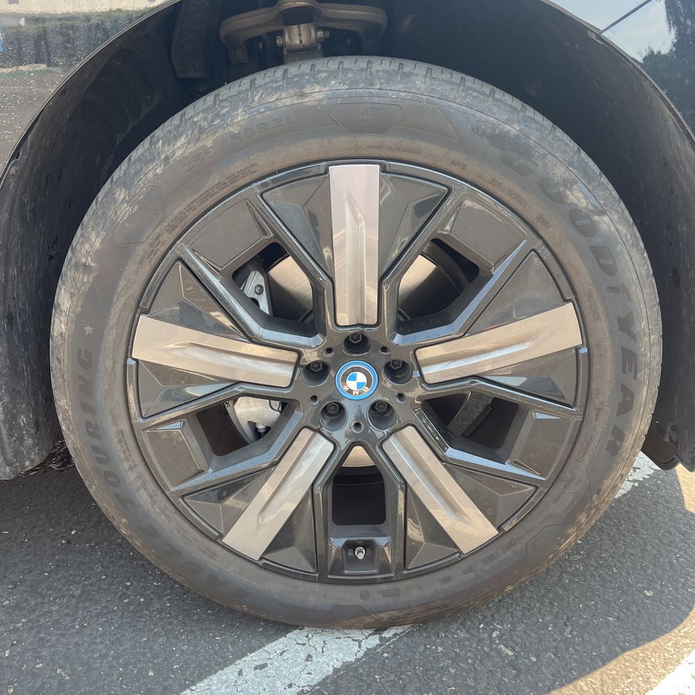 2025 BMW iX xDrive50