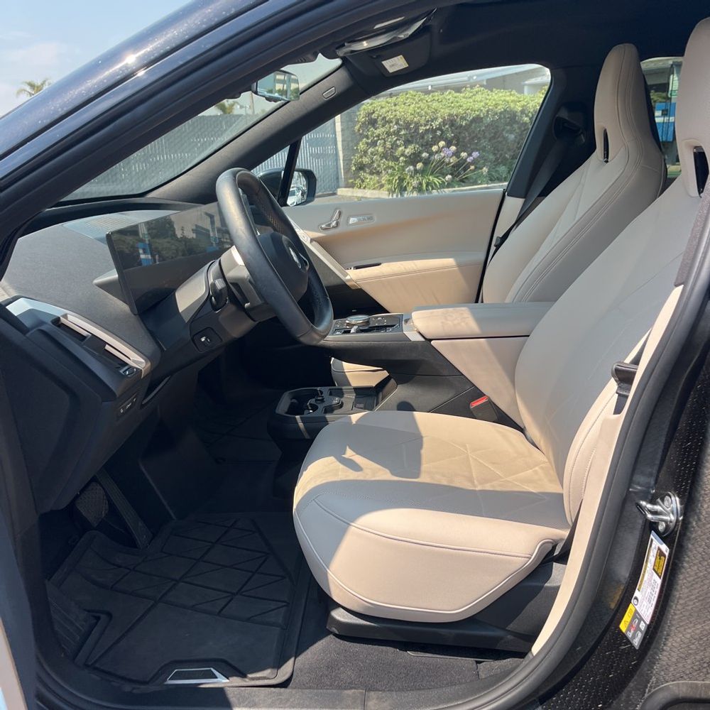 2025 BMW iX xDrive50