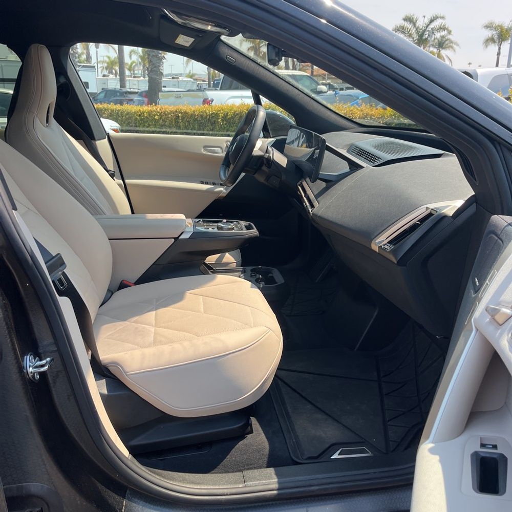 2025 BMW iX xDrive50