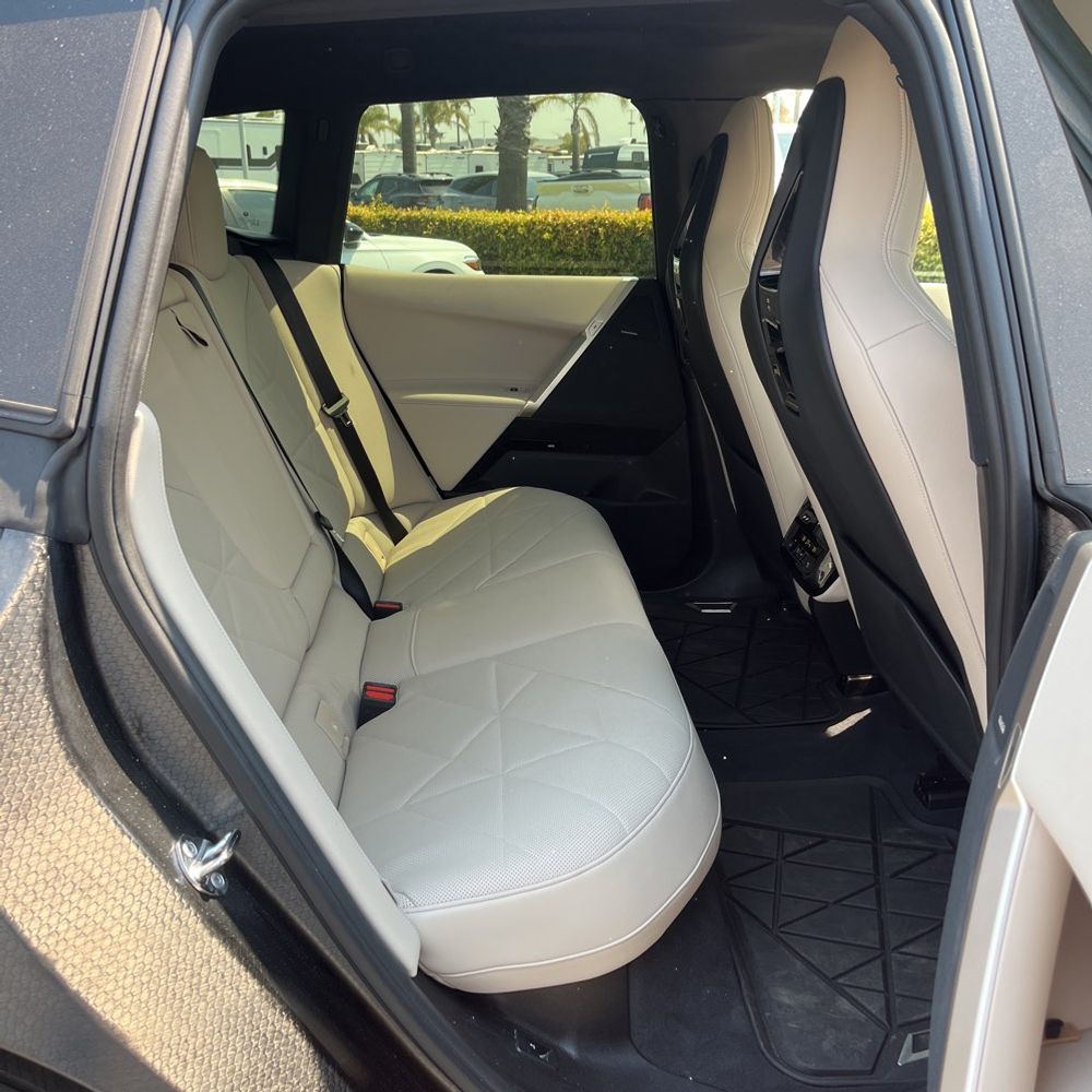 2025 BMW iX xDrive50