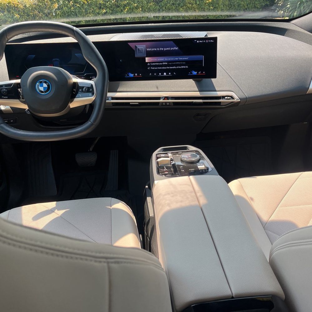 2025 BMW iX xDrive50
