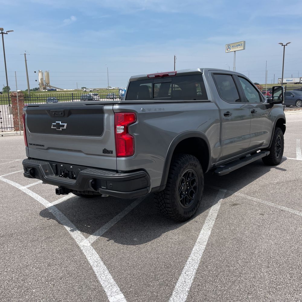 2024 Chevrolet Silverado 1500 ZR2