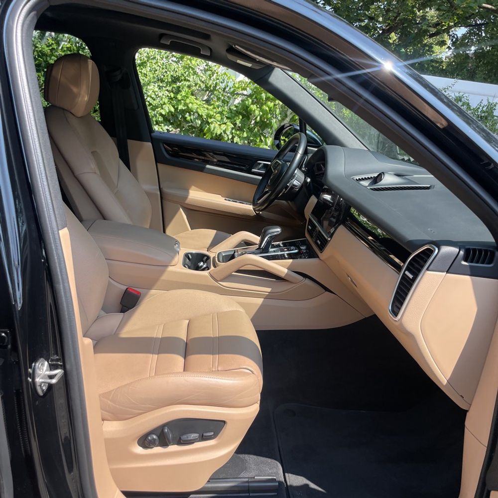 2022 Porsche Cayenne Base