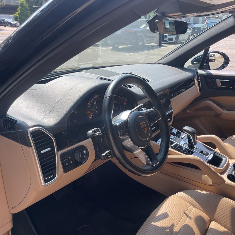 2022 Porsche Cayenne Base