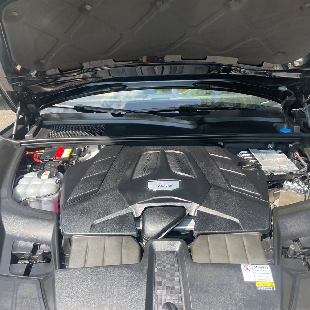 2022 Porsche Cayenne Base