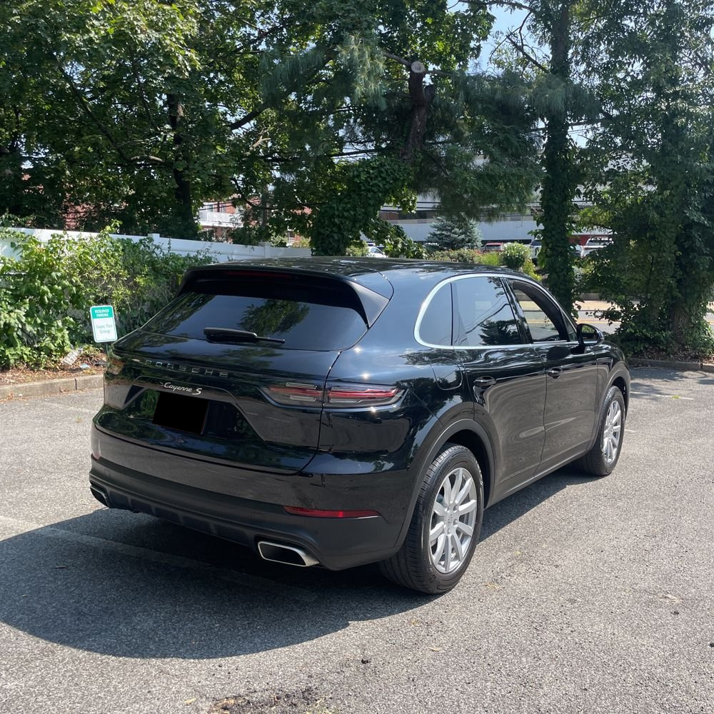 2022 Porsche Cayenne Base