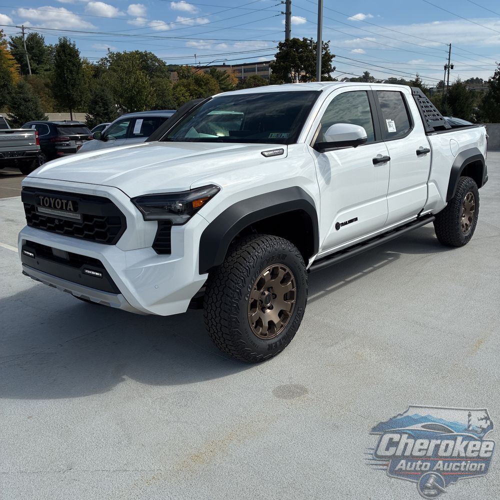 2025 Toyota Tacoma Trailhunter HV