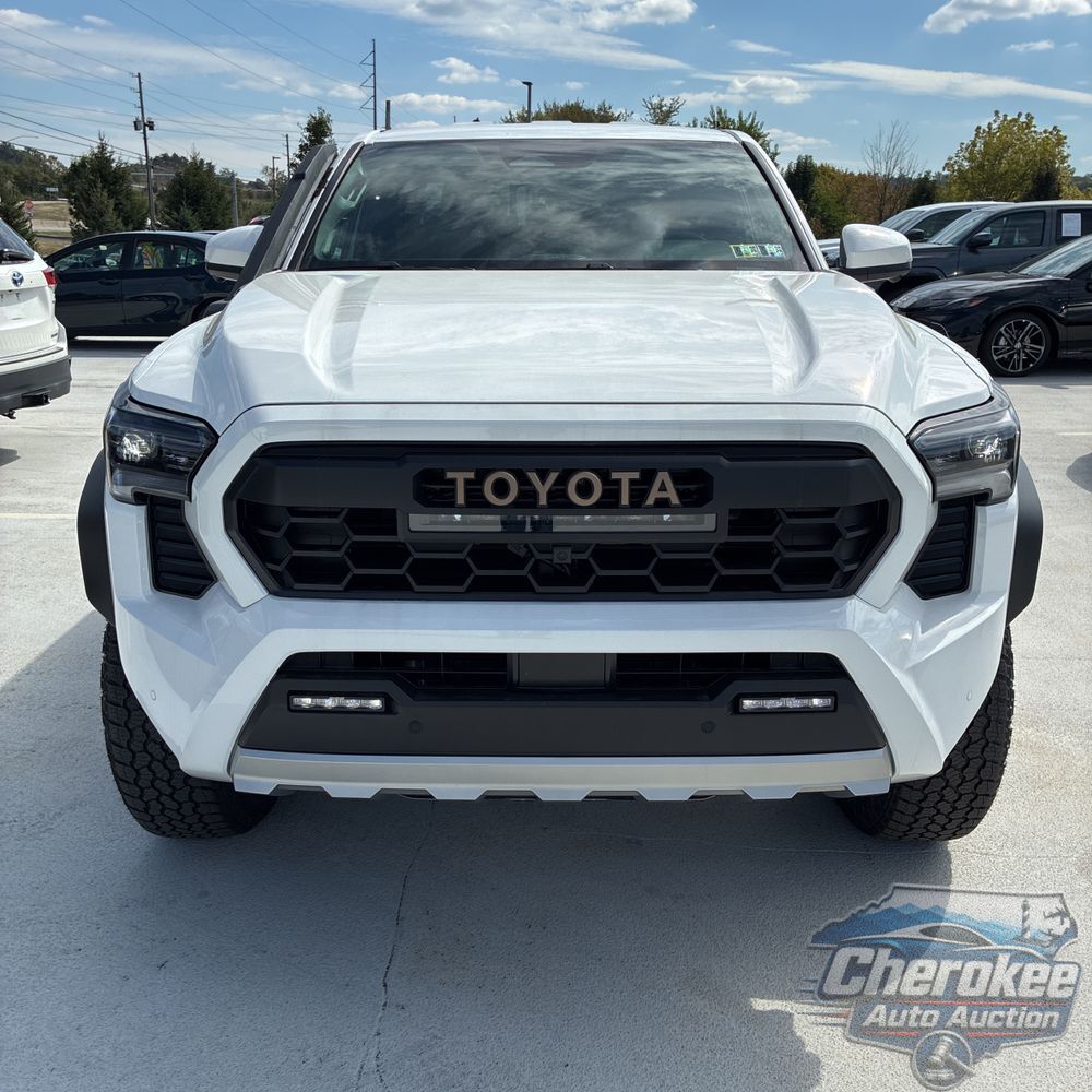 2025 Toyota Tacoma Trailhunter HV