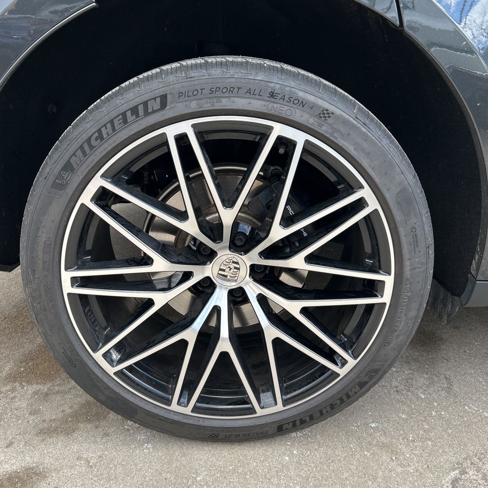 2024 Porsche Macan Base