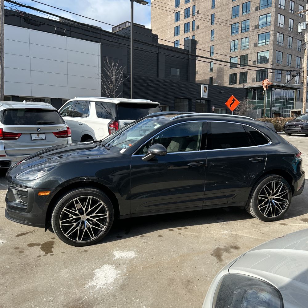 2024 Porsche Macan Base
