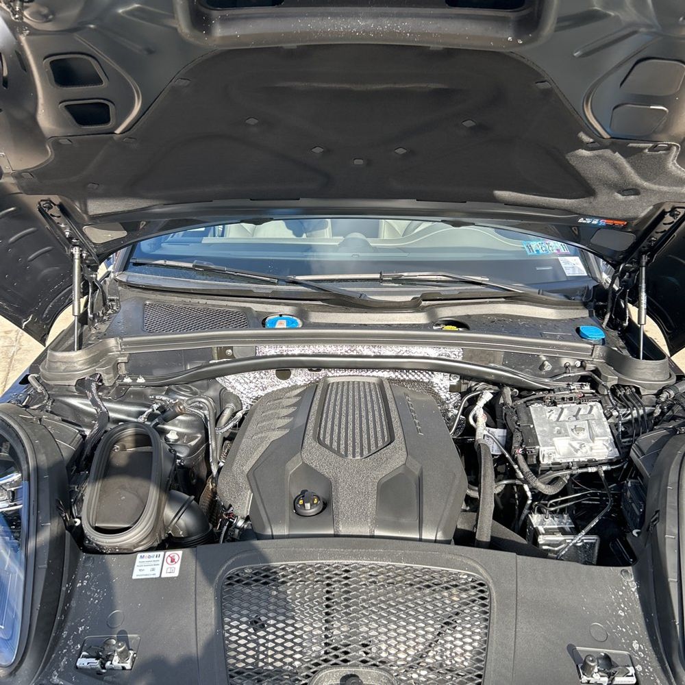 2024 Porsche Macan Base