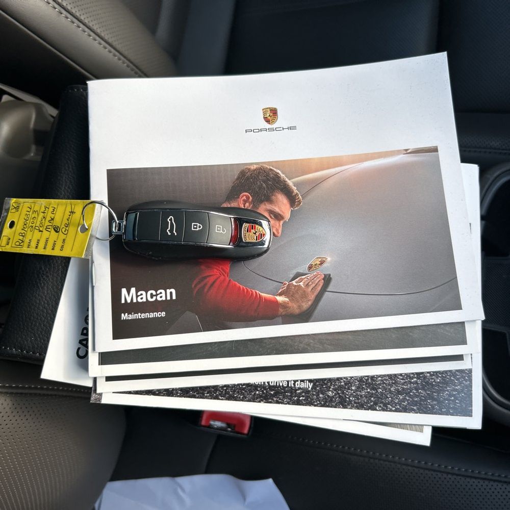2024 Porsche Macan Base