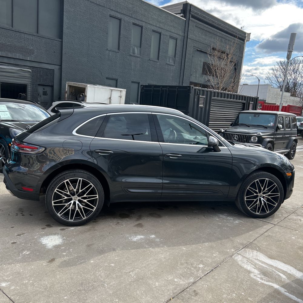 2024 Porsche Macan Base