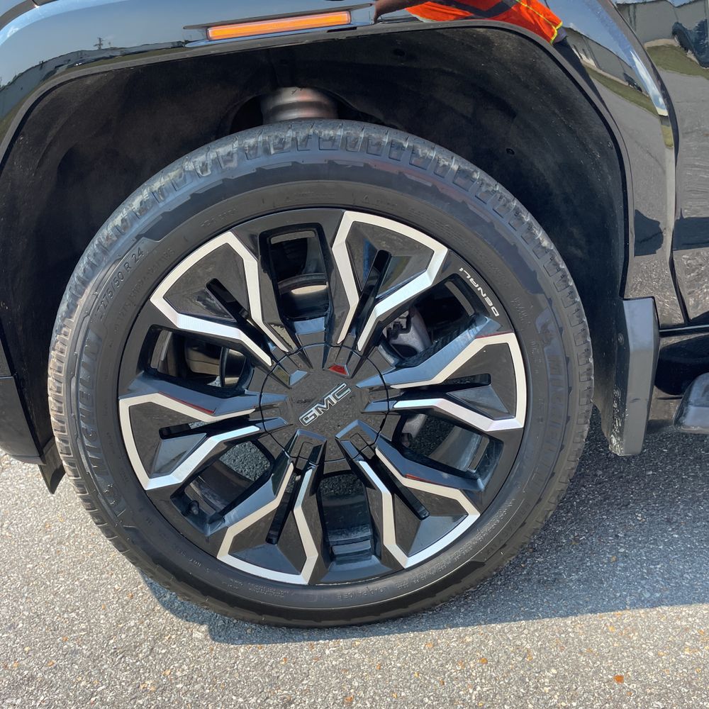 2025 GMC Sierra EV Denali