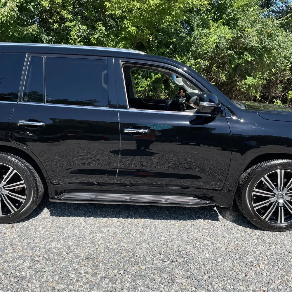 2021 Lexus LX 570 Three-Row