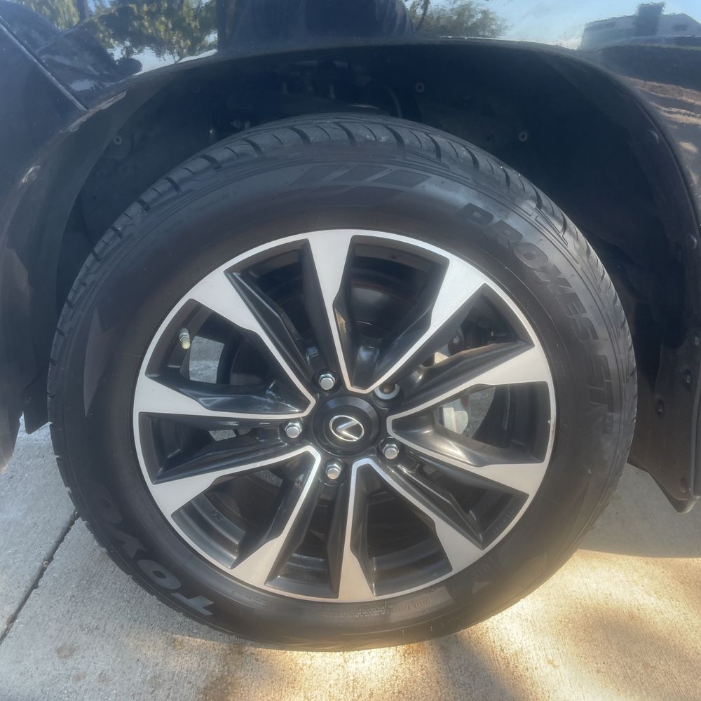 2021 Lexus LX 570 Three-Row