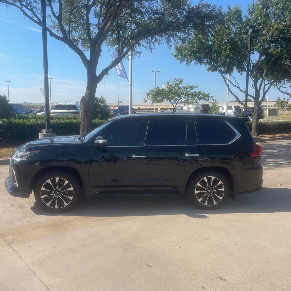 2021 Lexus LX 570 Three-Row