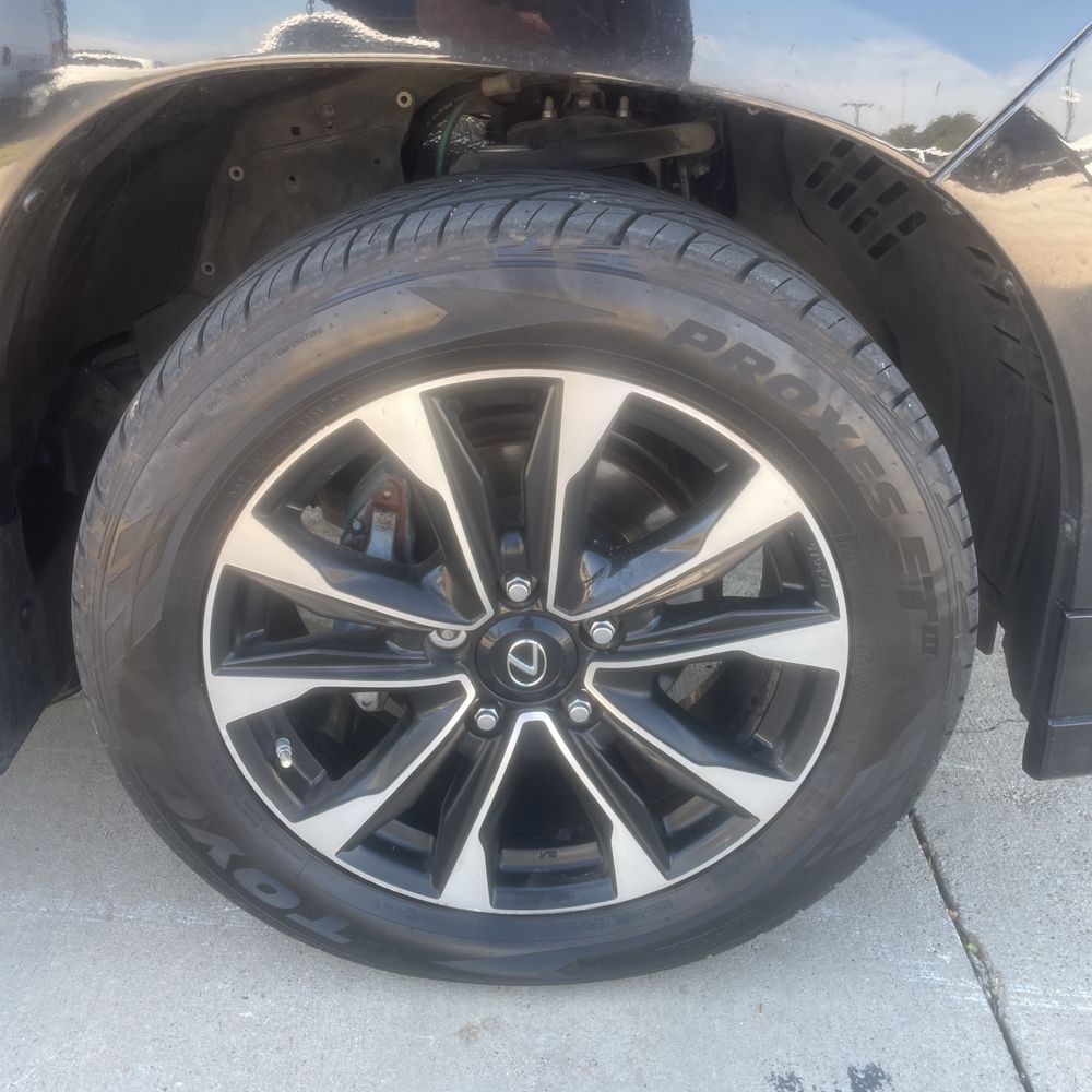 2021 Lexus LX 570 Three-Row