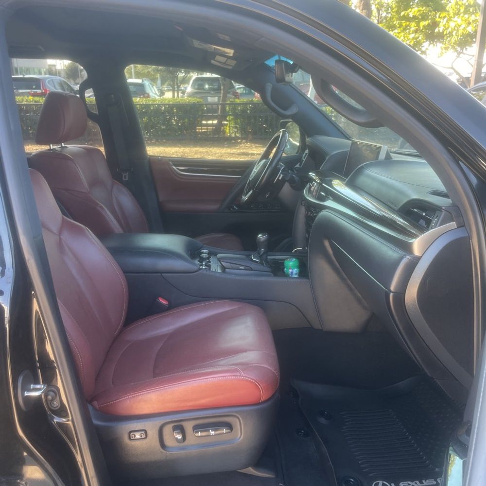 2021 Lexus LX 570 Three-Row