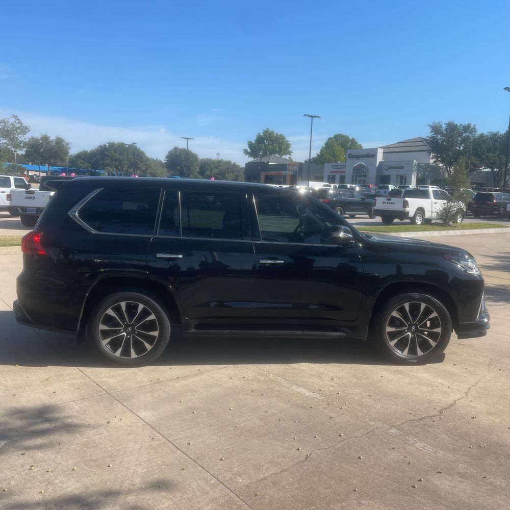 2021 Lexus LX 570 Three-Row