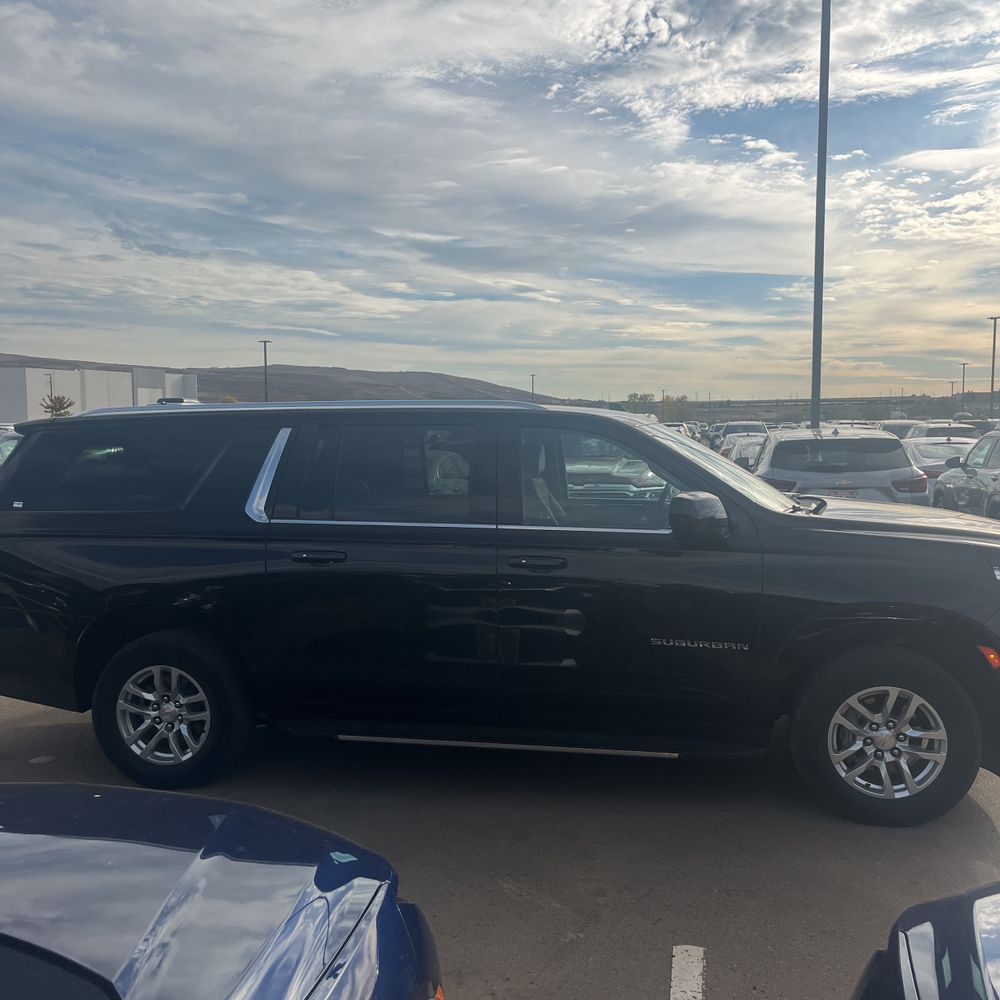 2024 Chevrolet Suburban LS