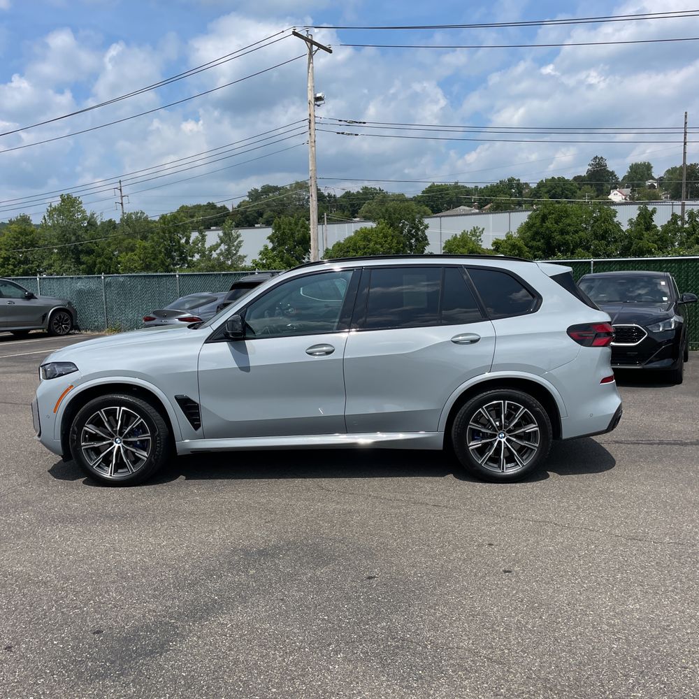 2024 BMW X5 M60i