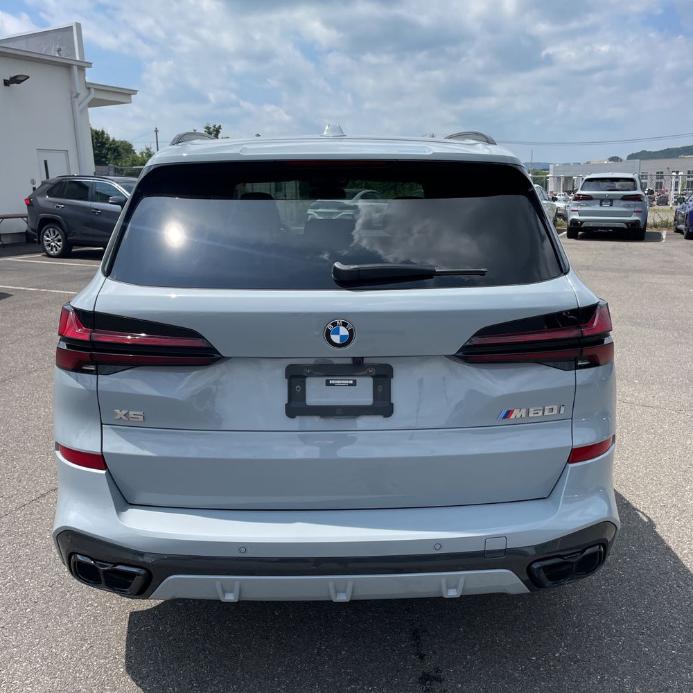 2024 BMW X5 M60i