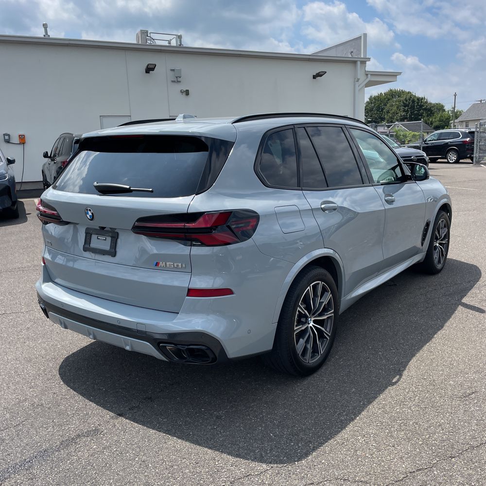 2024 BMW X5 M60i
