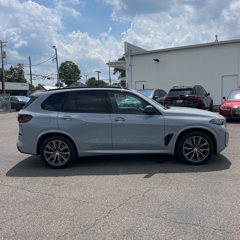 2024 BMW X5 M60i