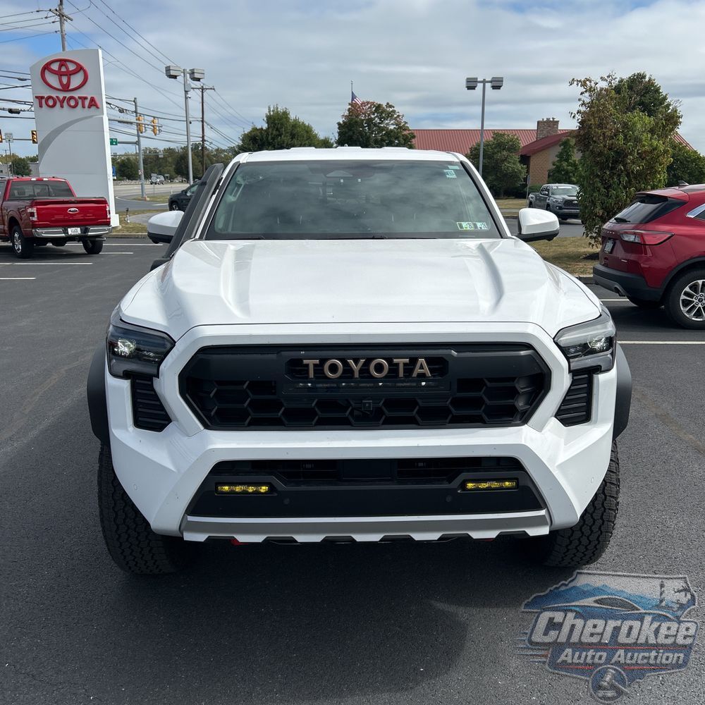 2025 Toyota Tacoma Trailhunter HV