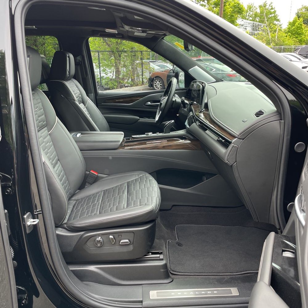 2024 Cadillac Escalade ESV Sport Platinum