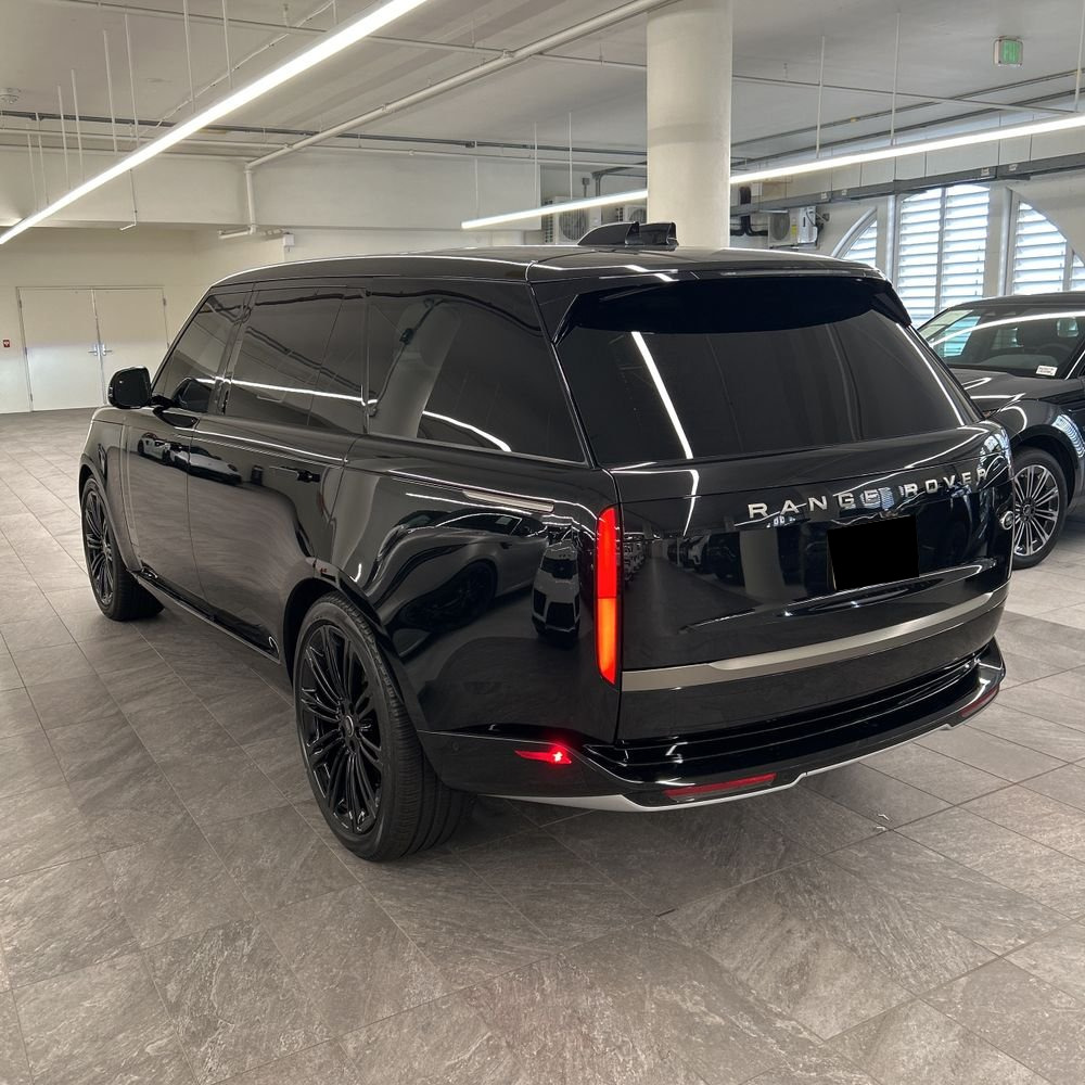 2023 Land Rover Range Rover P530 SE LWB
