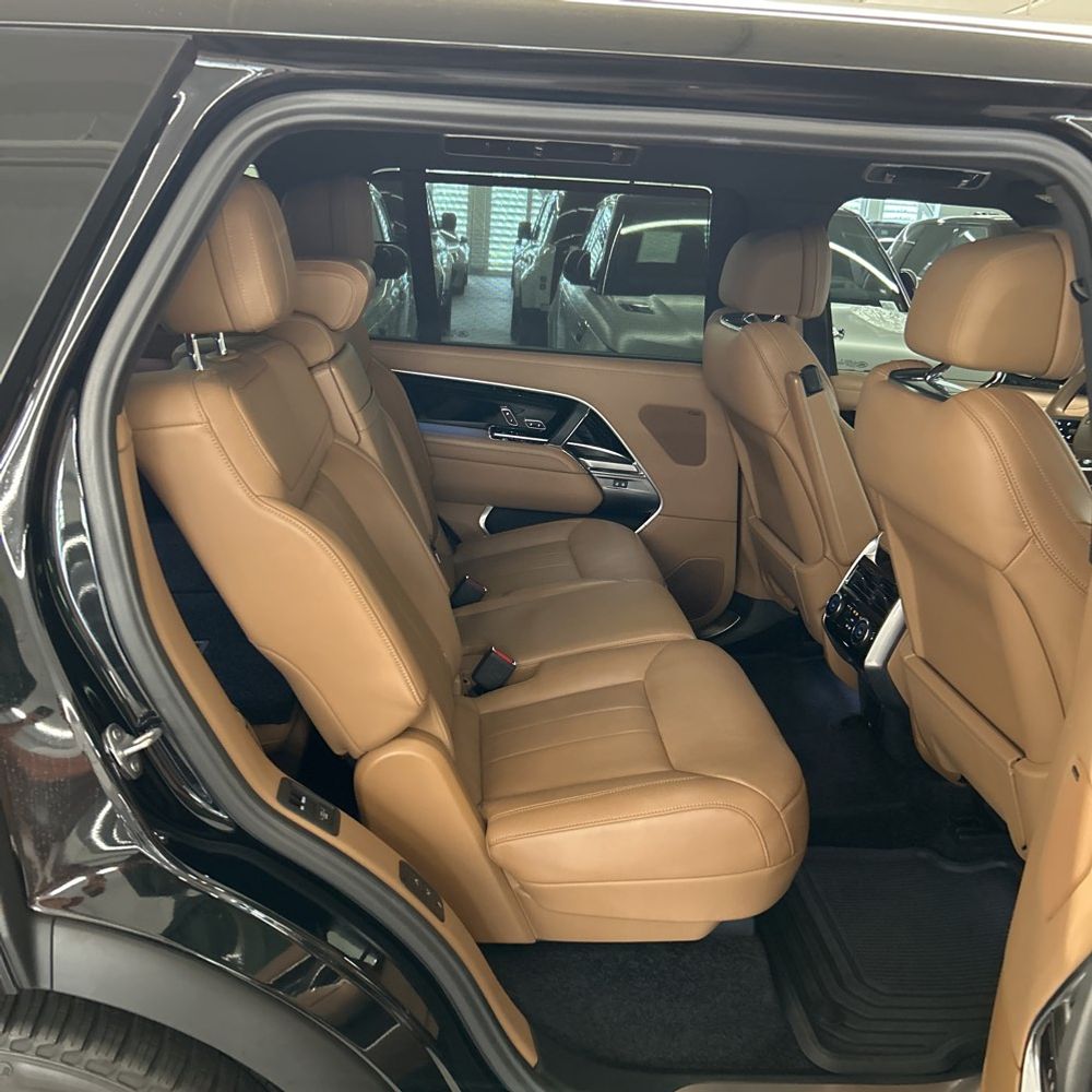 2023 Land Rover Range Rover P530 SE LWB