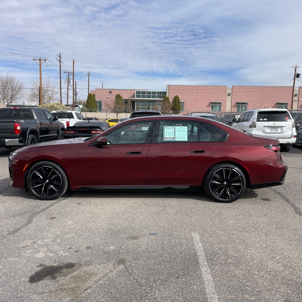 2023 BMW 7-Series 740i