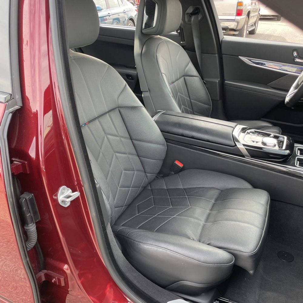 2023 BMW 7-Series 740i