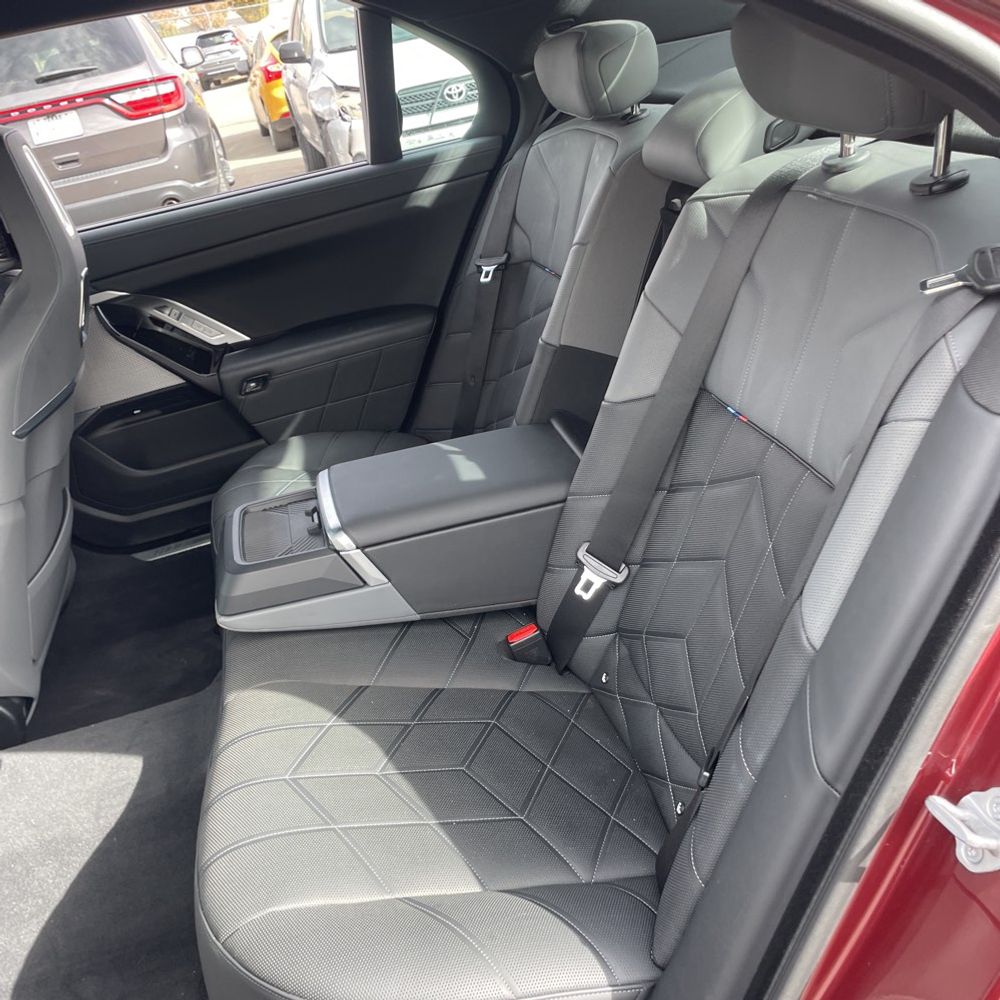 2023 BMW 7-Series 740i