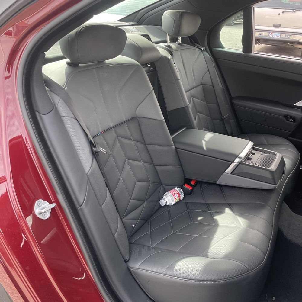 2023 BMW 7-Series 740i