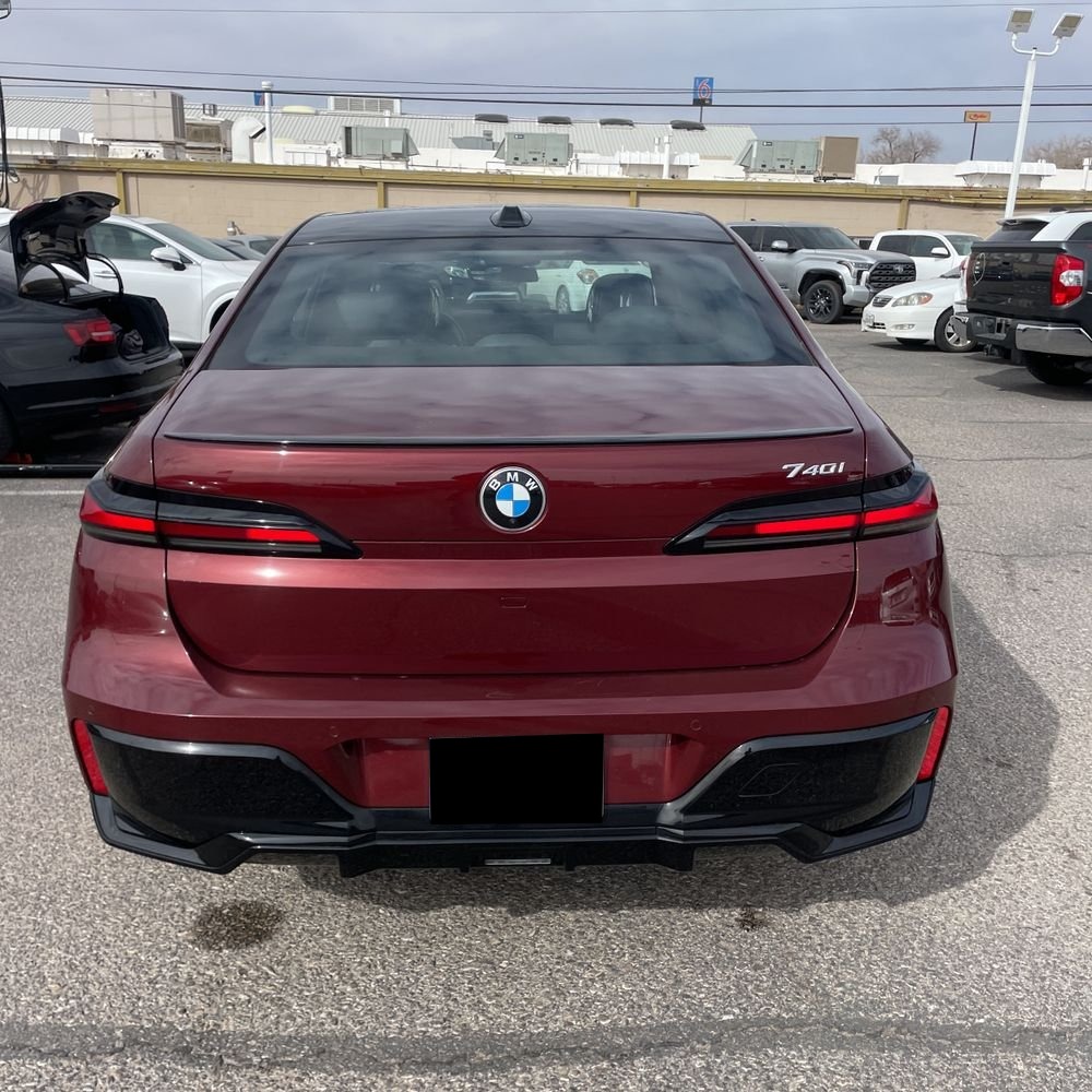 2023 BMW 7-Series 740i