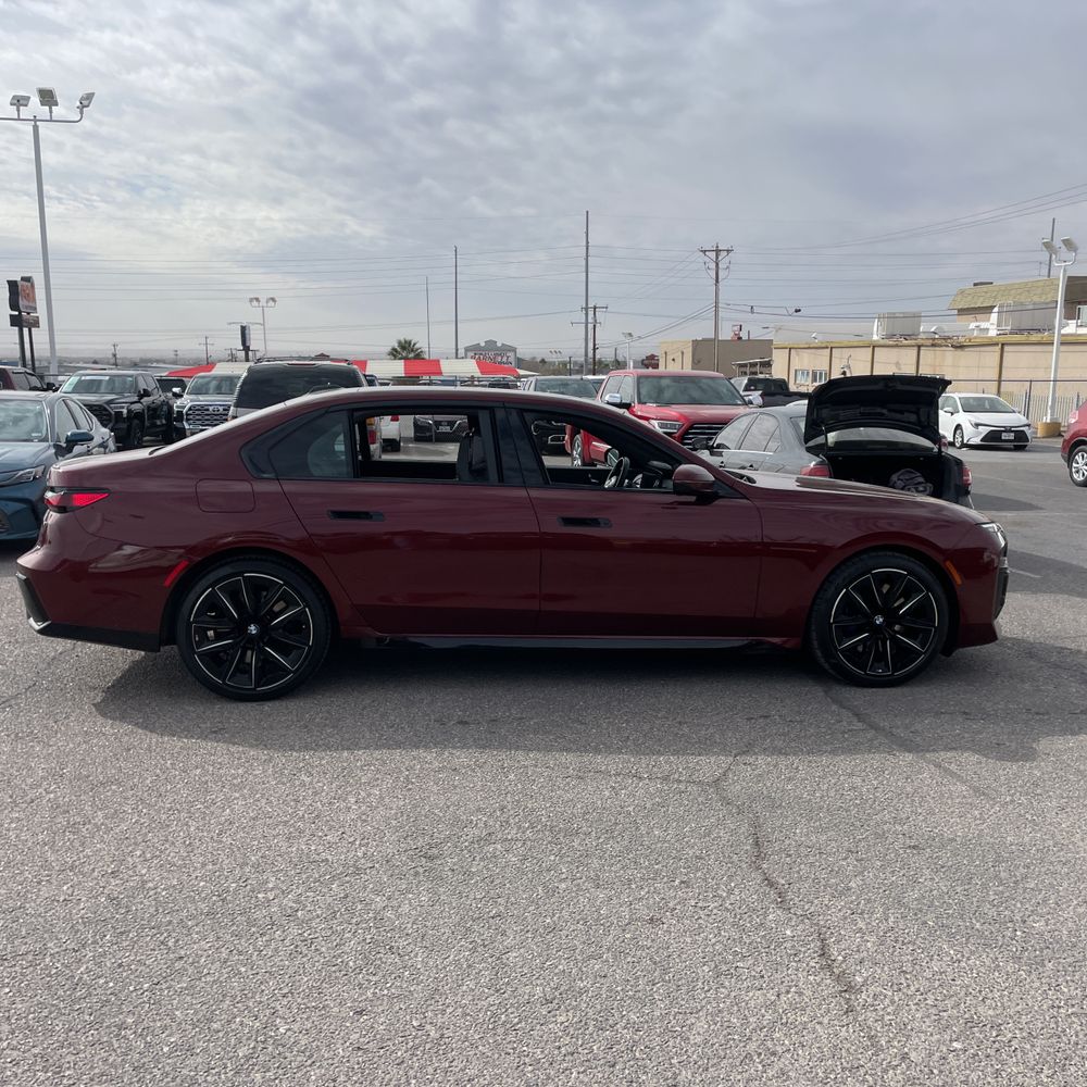 2023 BMW 7-Series 740i