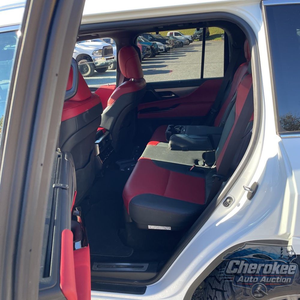 2024 Lexus LX 600 F SPORT Handling