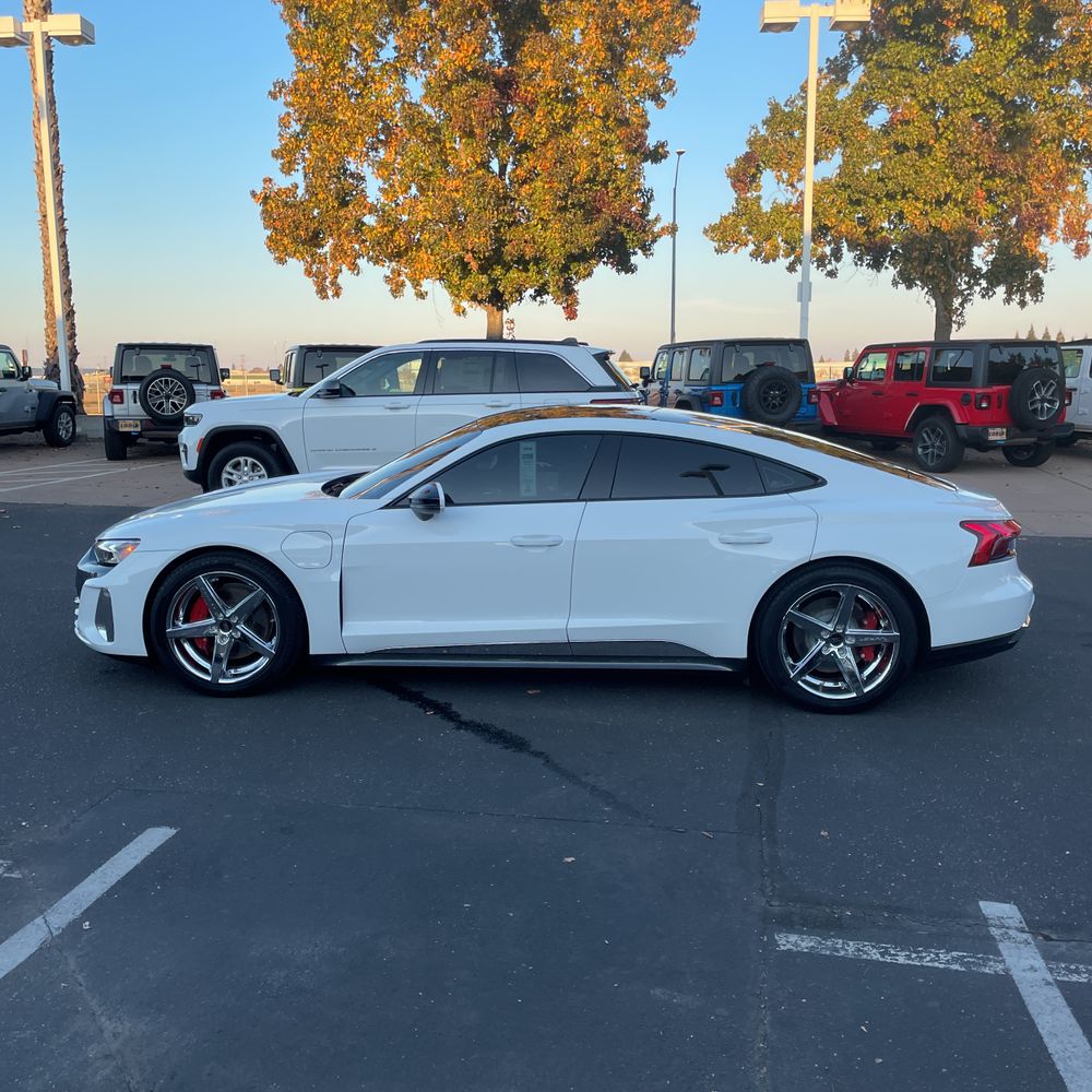 2022 Audi e-tron GT Premium Plus