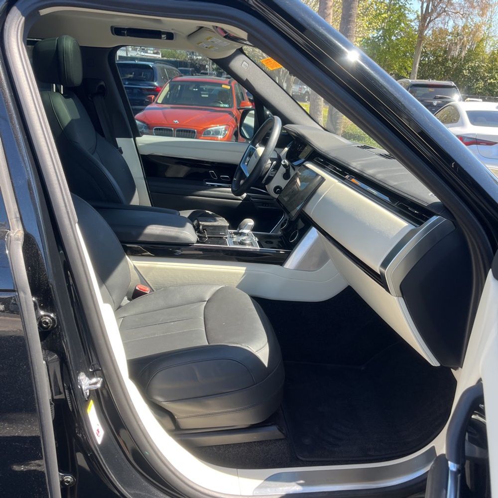2023 Land Rover Range Rover P530 SE LWB