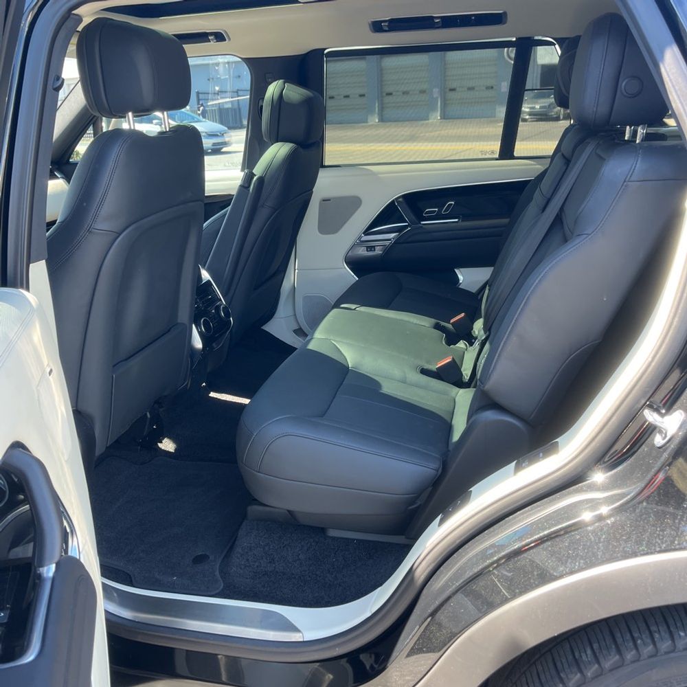 2023 Land Rover Range Rover P530 SE LWB