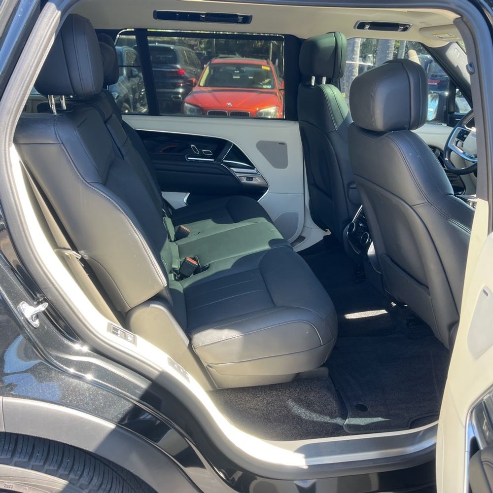 2023 Land Rover Range Rover P530 SE LWB